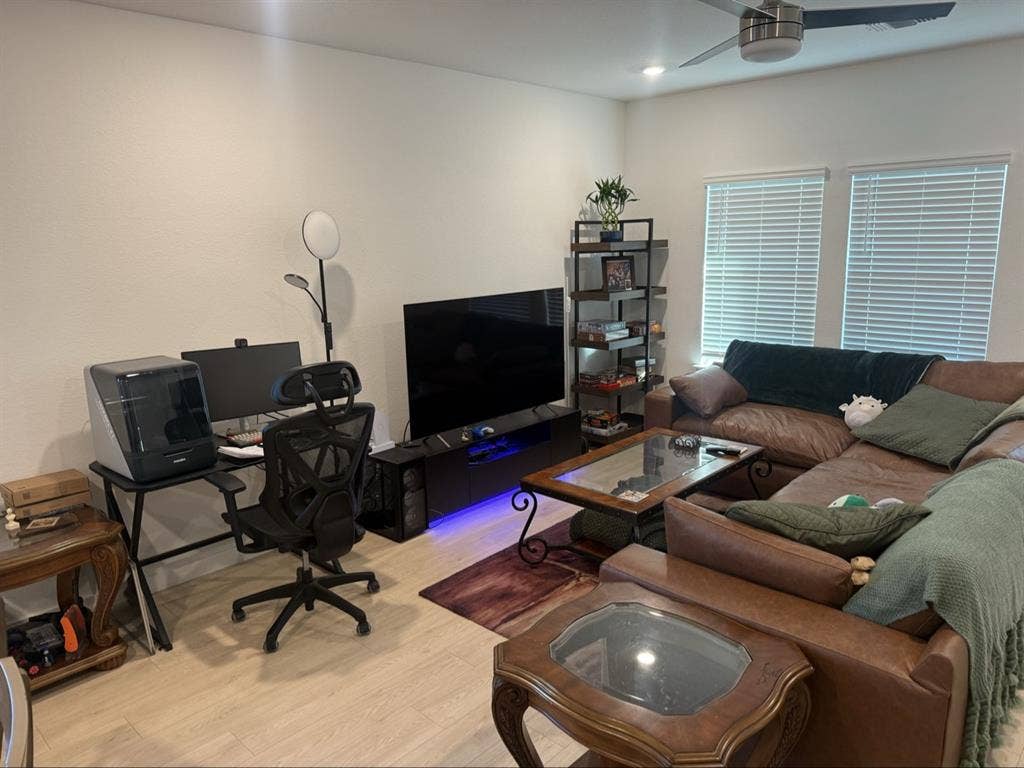 Spacious private upstairs close by