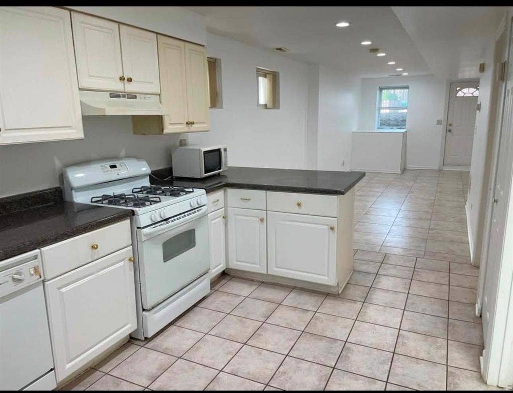 SUBLEASE – Basement 2 Bed / 1 Bath