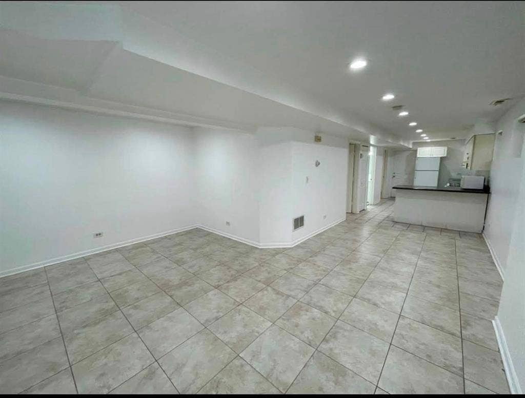 SUBLEASE – Basement 2 Bed / 1 Bath