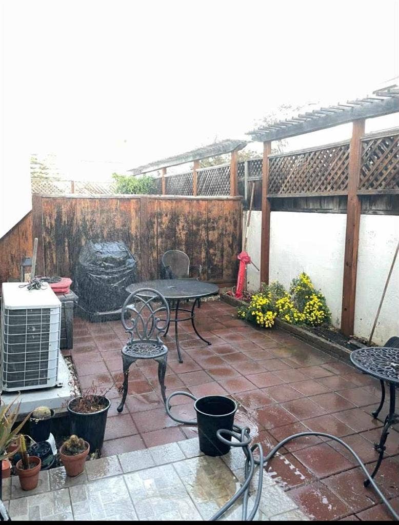 ROOMMATE IN CONDO SANTA CLARA