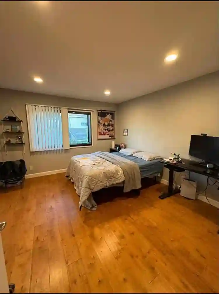 ROOMMATE IN CONDO SANTA CLARA