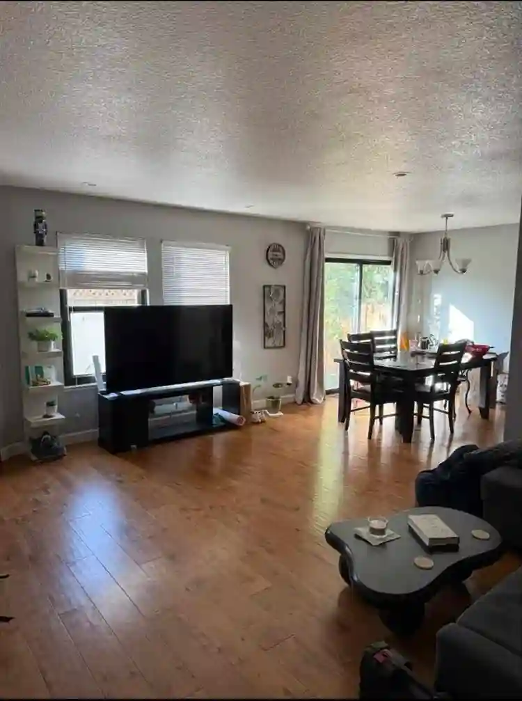 ROOMMATE IN CONDO SANTA CLARA