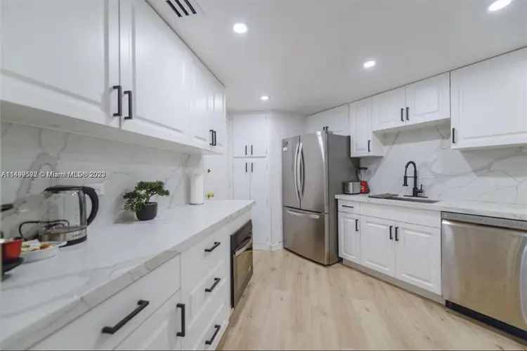 Private Room in Brickell-Furnished