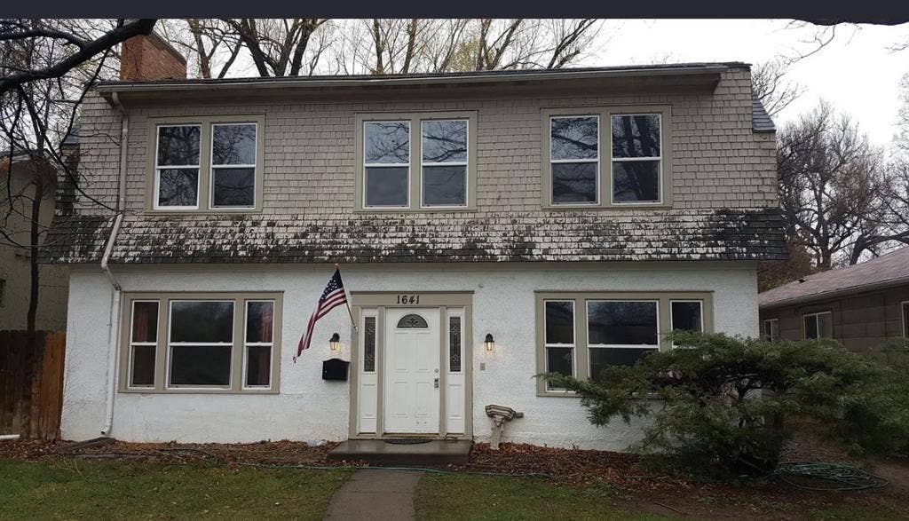 Unbeatable Location House on campus