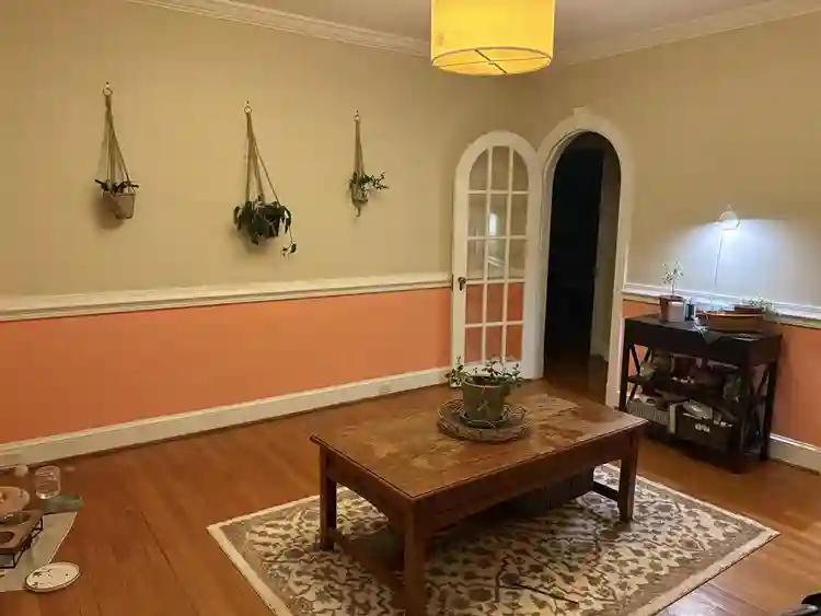 Large Room Available - Park Ave