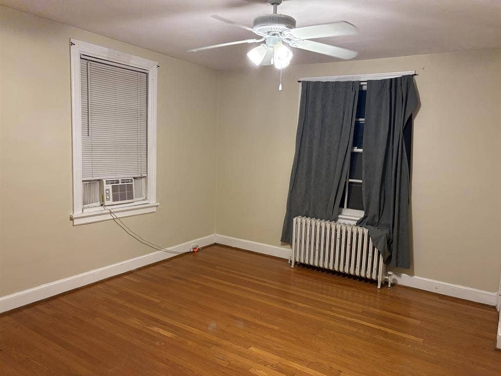 Large Room Available - Park Ave