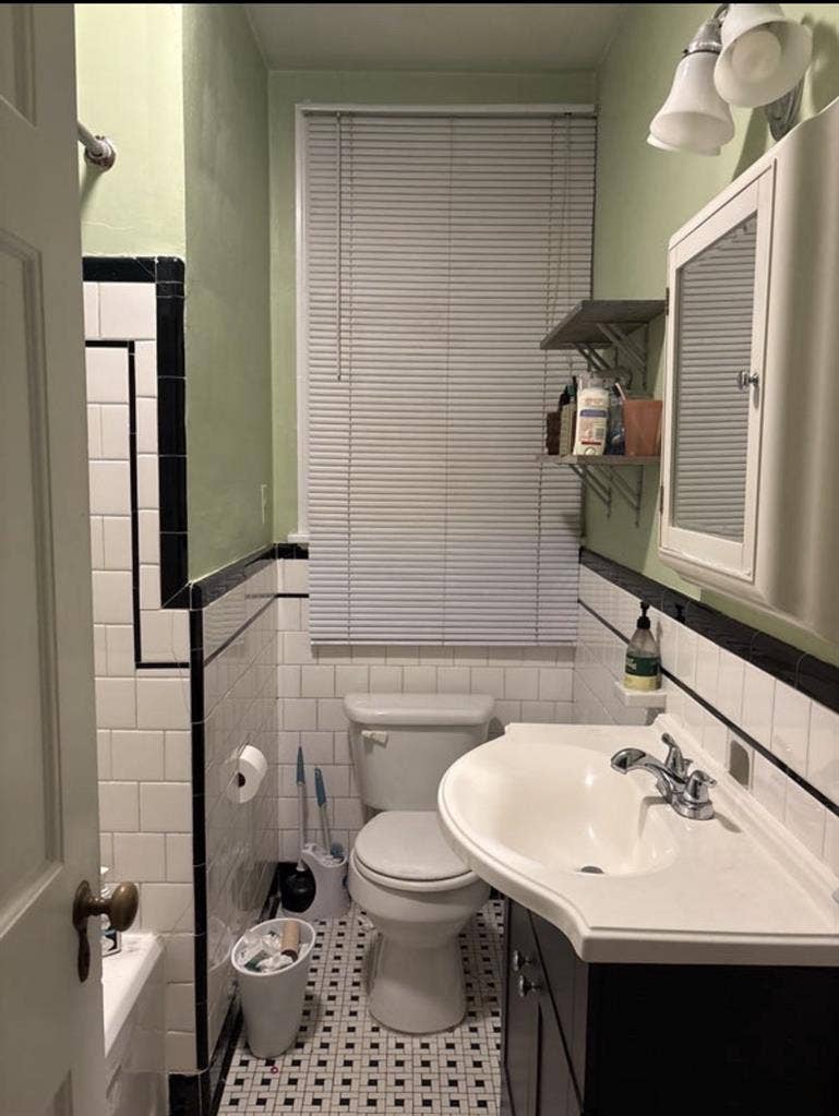 Large Room Available - Park Ave