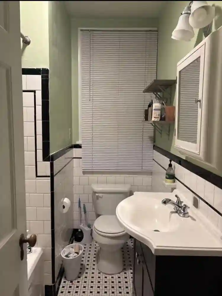 Large Room Available - Park Ave