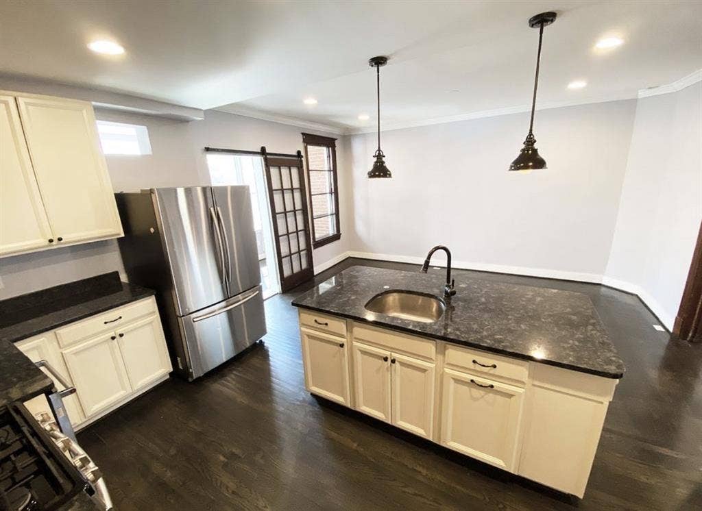 Private Room in 5-Bed Home
