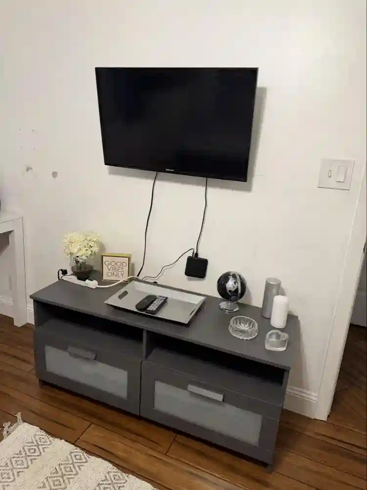 WOMEN ONLY - FURNISHED ROOM