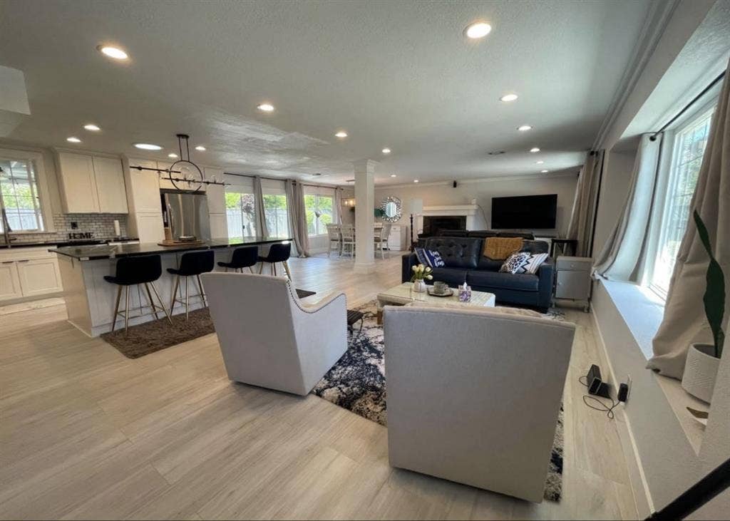 Room available for rent!
