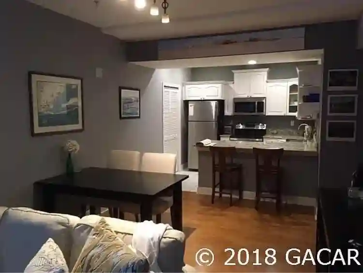 Looking For UF Student Roommate
