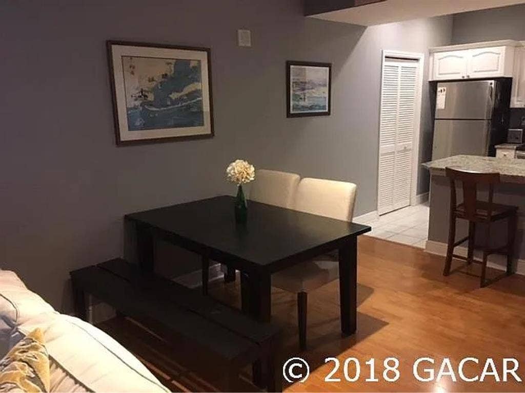 Looking For UF Student Roommate