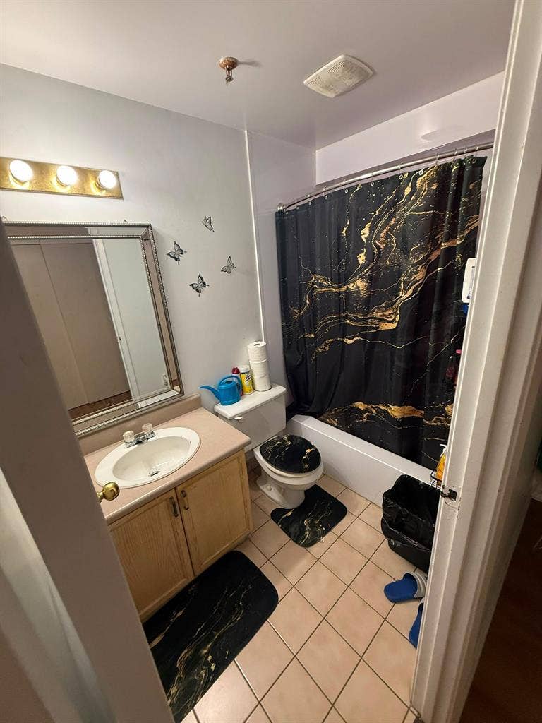 Un furnished room for rent