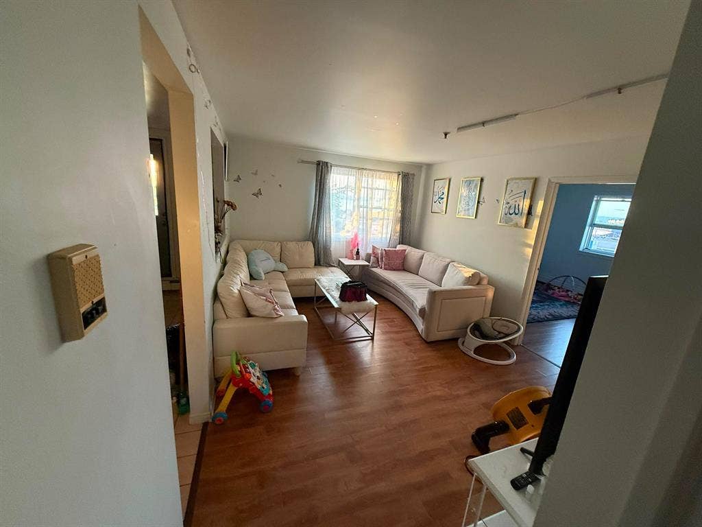 Un furnished room for rent