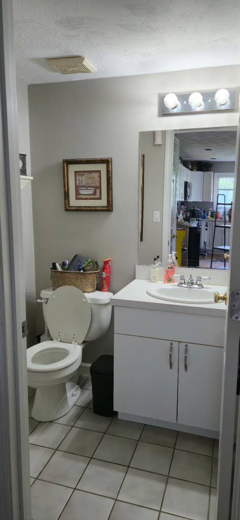 MASTER BEDROOM & PRIVATE BATH SALEM