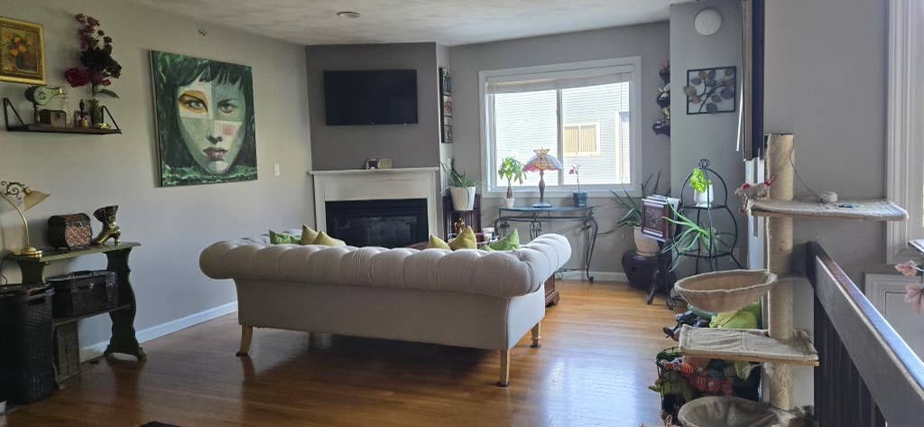 MASTER BEDROOM & PRIVATE BATH SALEM