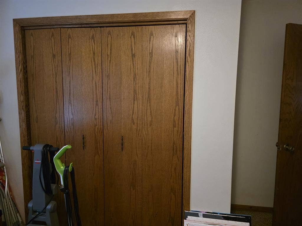 Offering room in 3 bedroom duplex