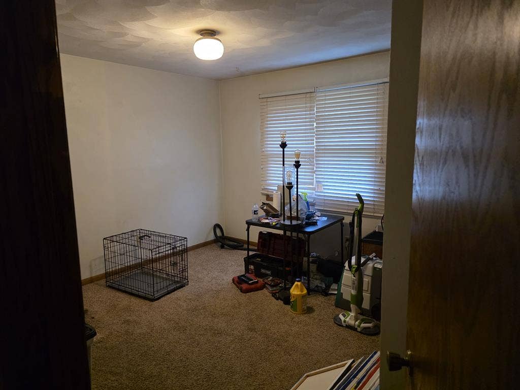 Offering room in 3 bedroom duplex