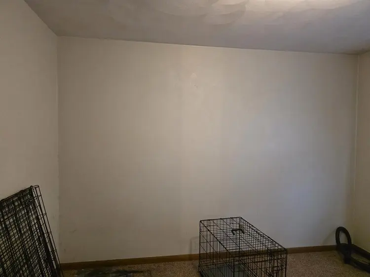 Offering room in 3 bedroom duplex