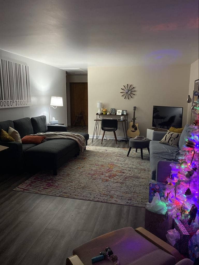 Roommate wanted in Crafton