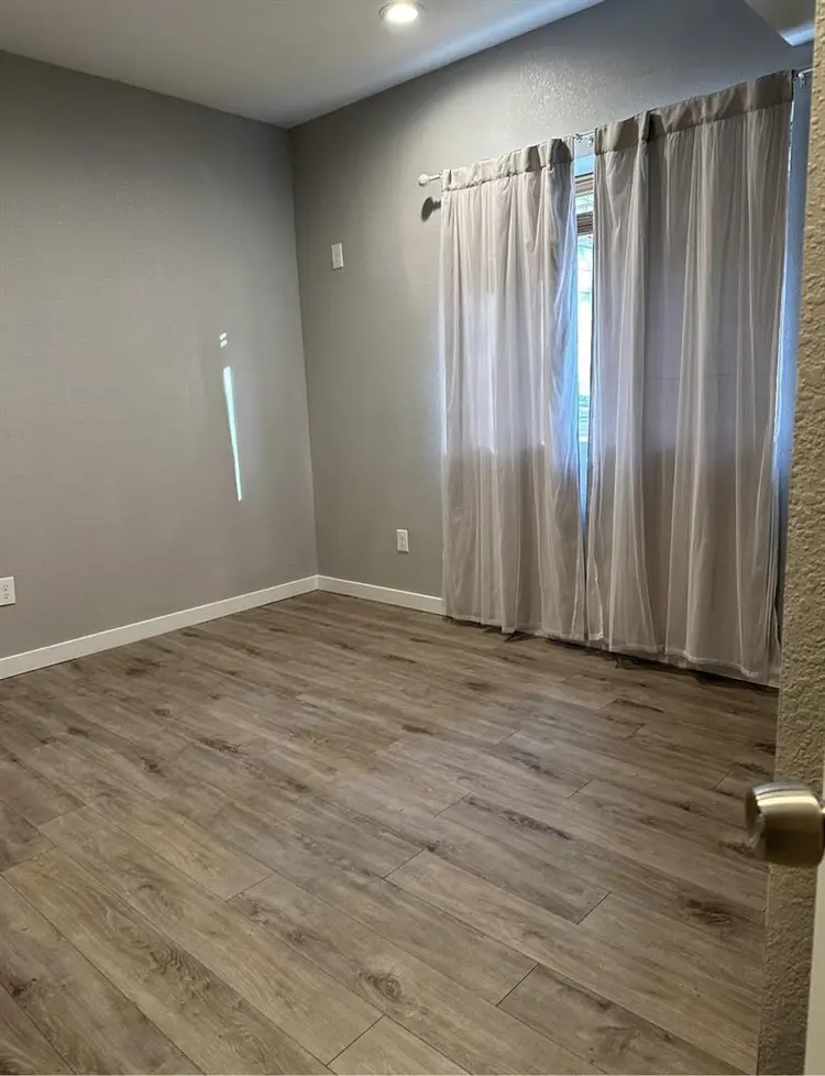 Looking for a roommate!