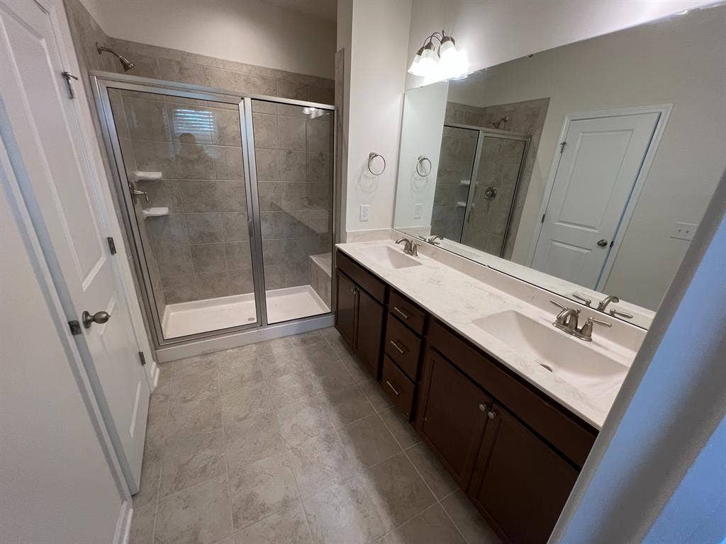 4 BR in Apex