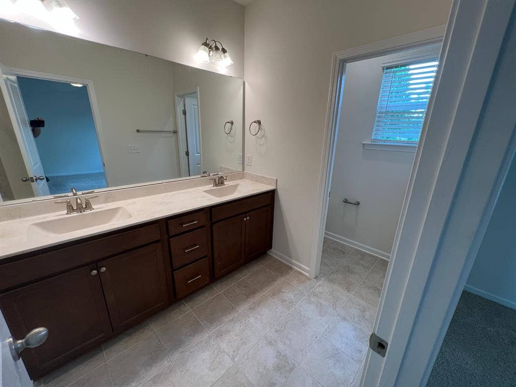 4 BR in Apex