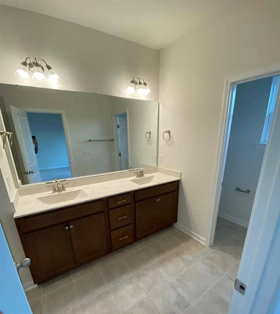 4 BR in Apex