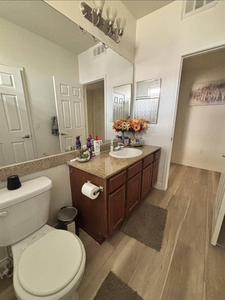 Rent a private bedroom and bathroom