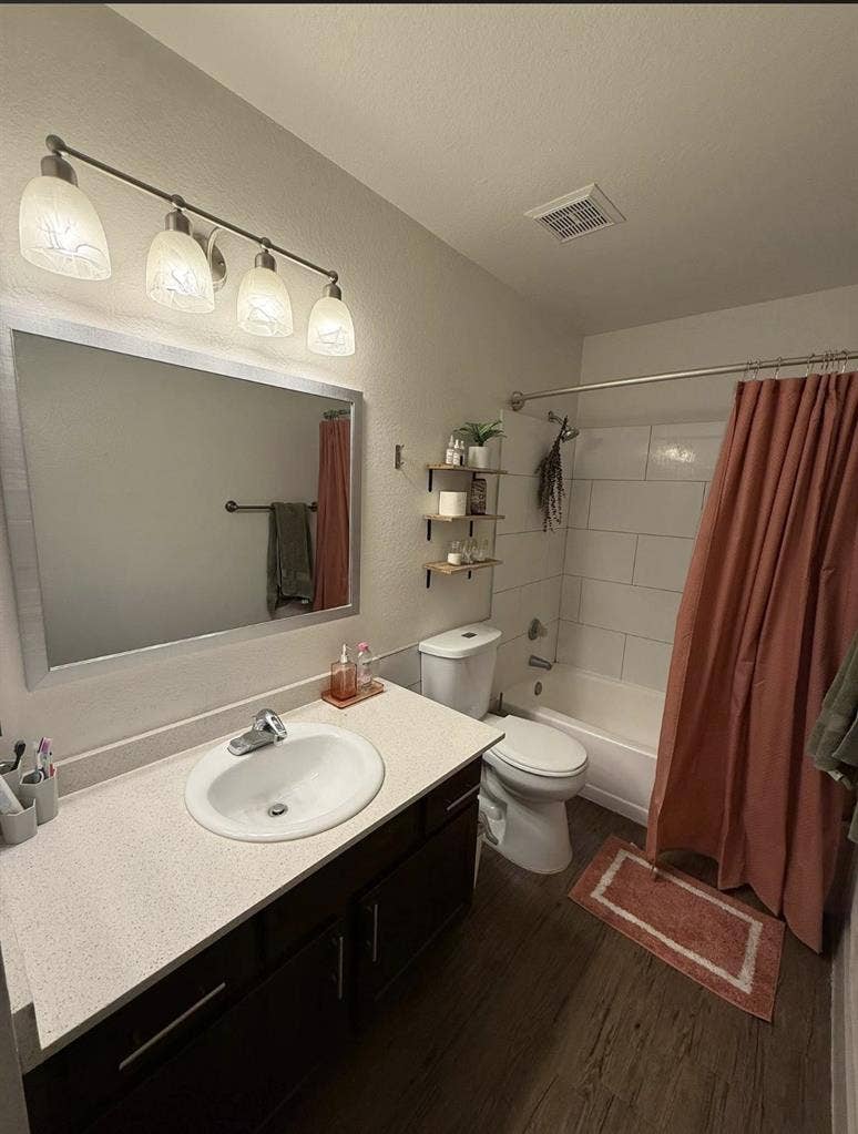 Roommates Wanted