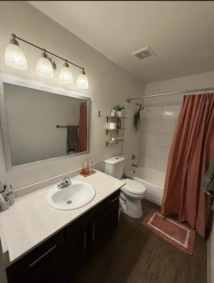 Roommates Wanted