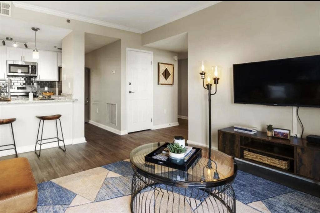 Roommate needed - Renew Perimeter