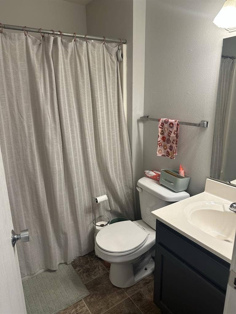 Female roommate wanted