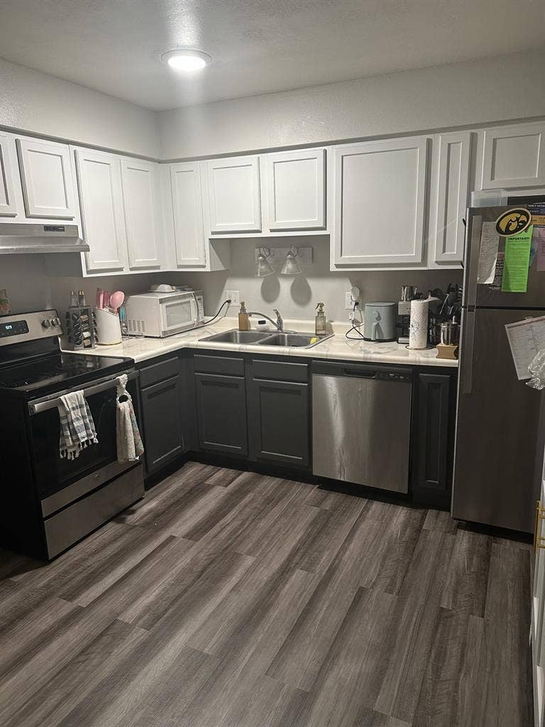 Female roommate wanted