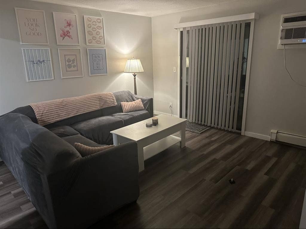 Female roommate wanted
