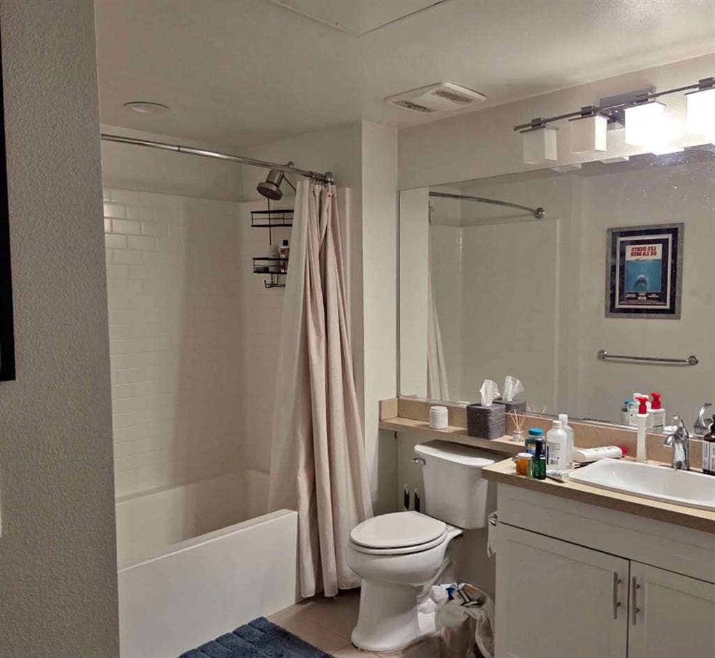 PRIVATE ROOM AND BATHROOM