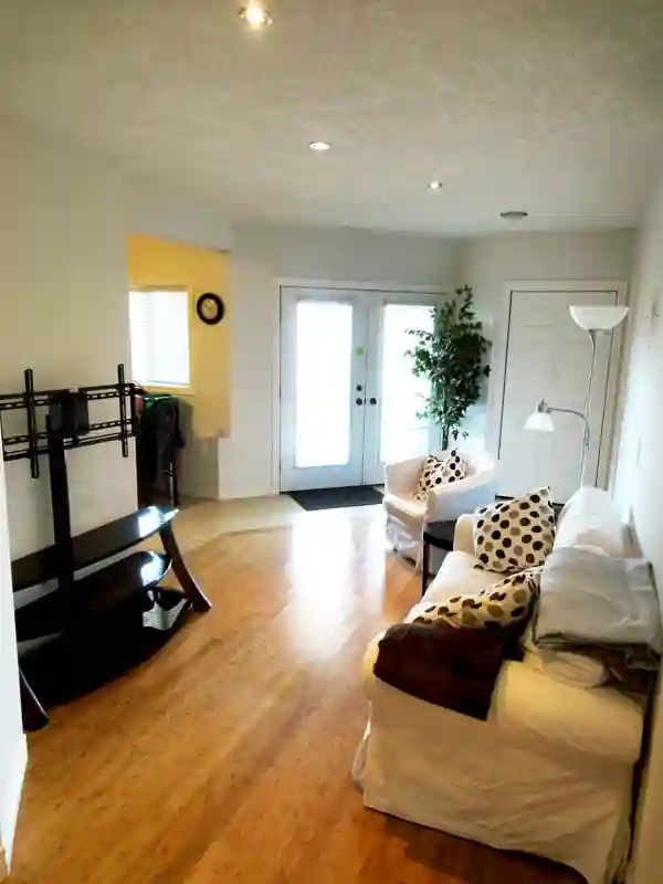 walkout basement apartment Sept 1