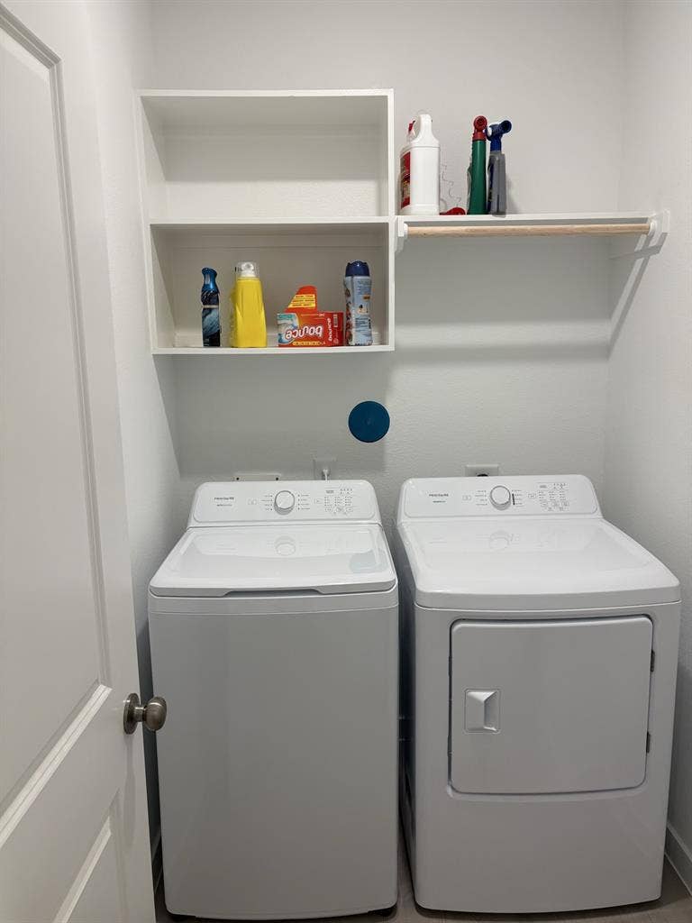 Private room + Privatebath-Angleton