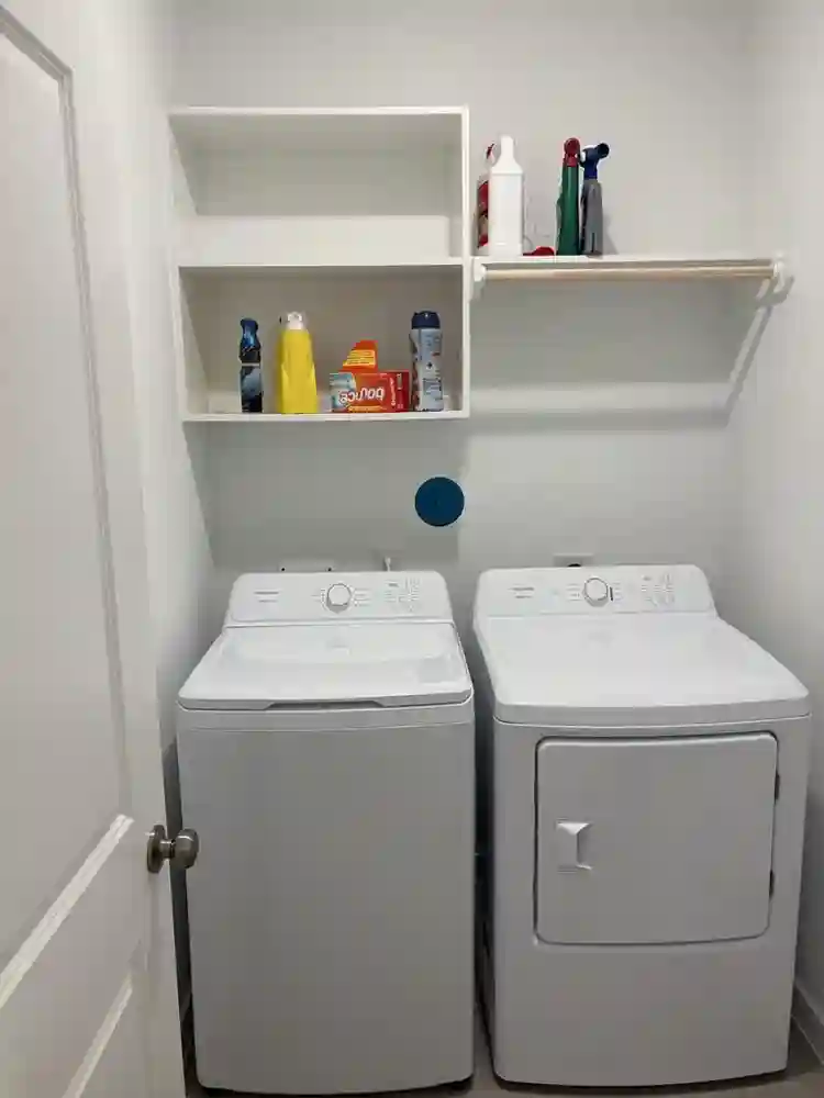 Private room + Privatebath-Angleton