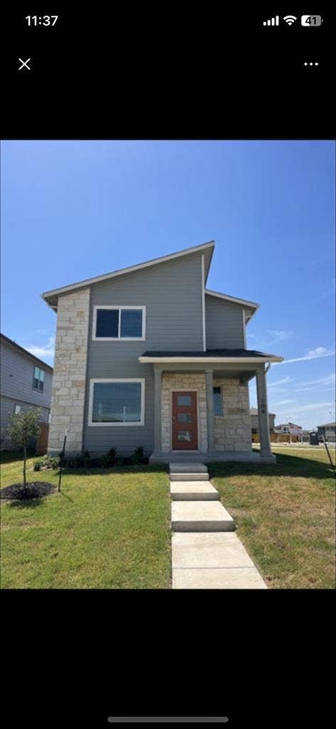 Private room available in new home