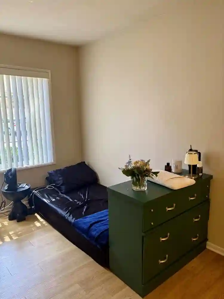 Can move in as
early as August 15