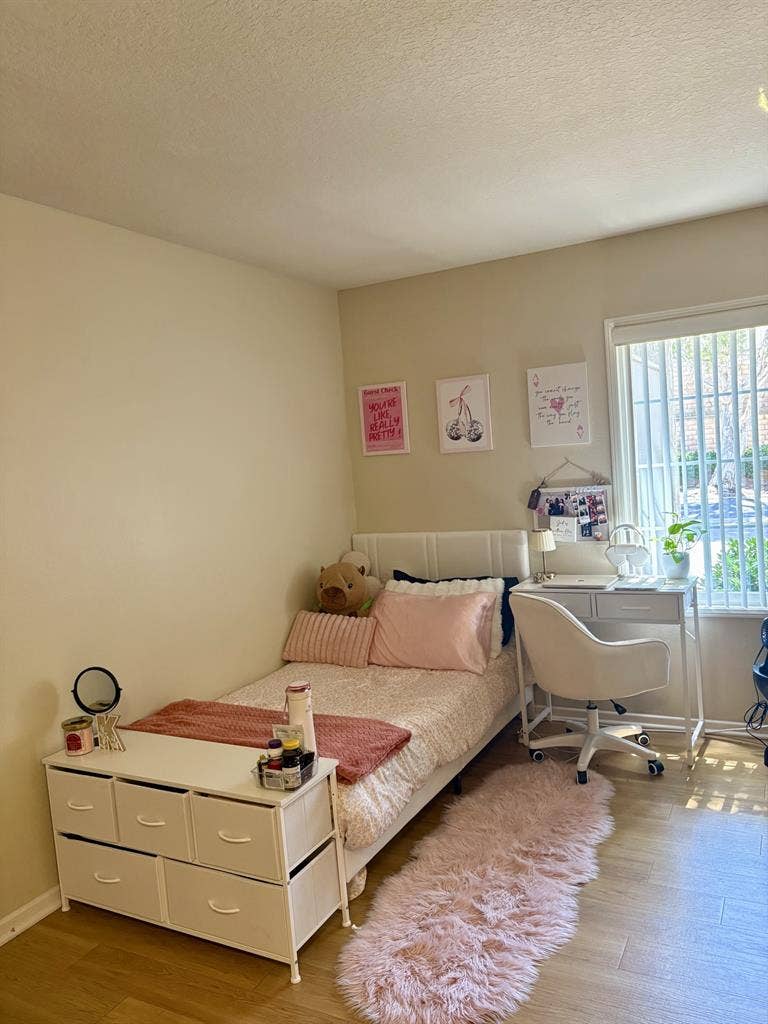 Can move in as 
early as August 15