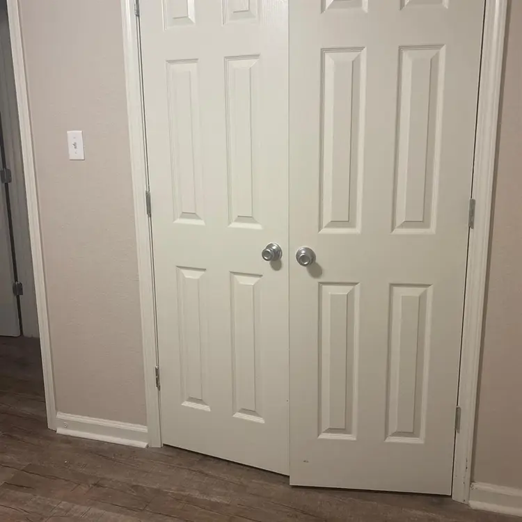 Looking for roommate