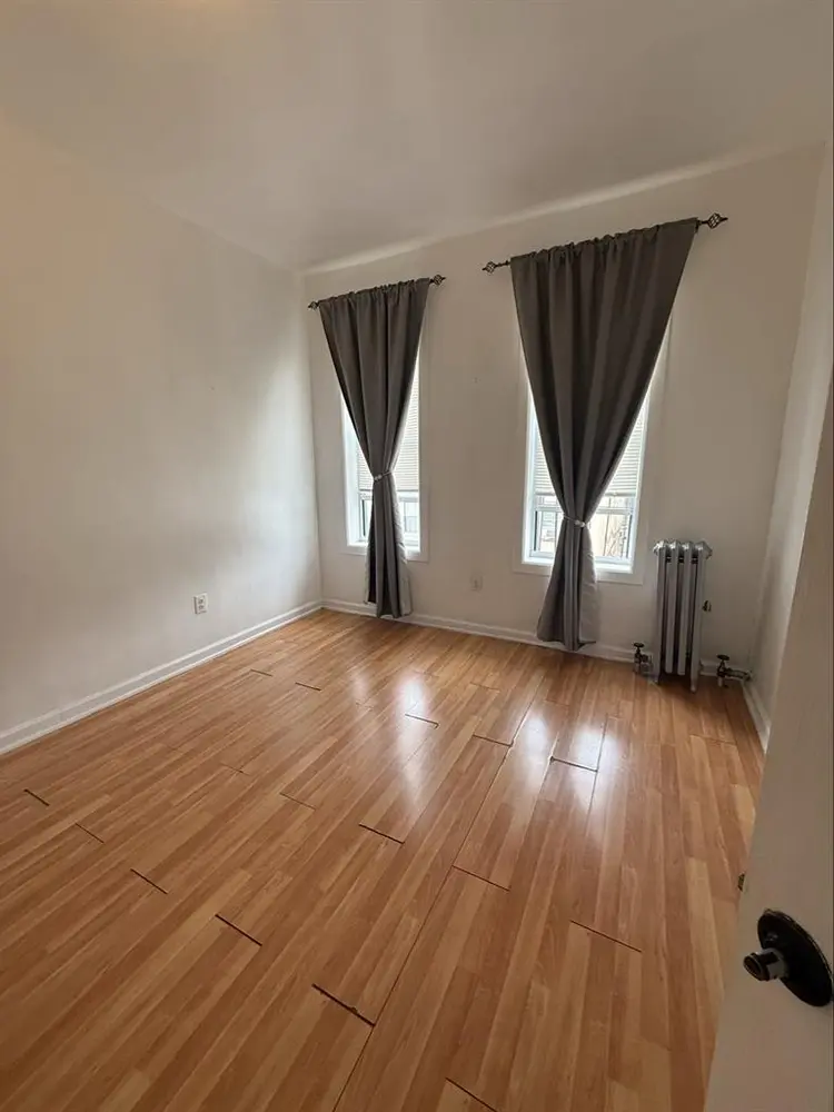Looking for a female roommate