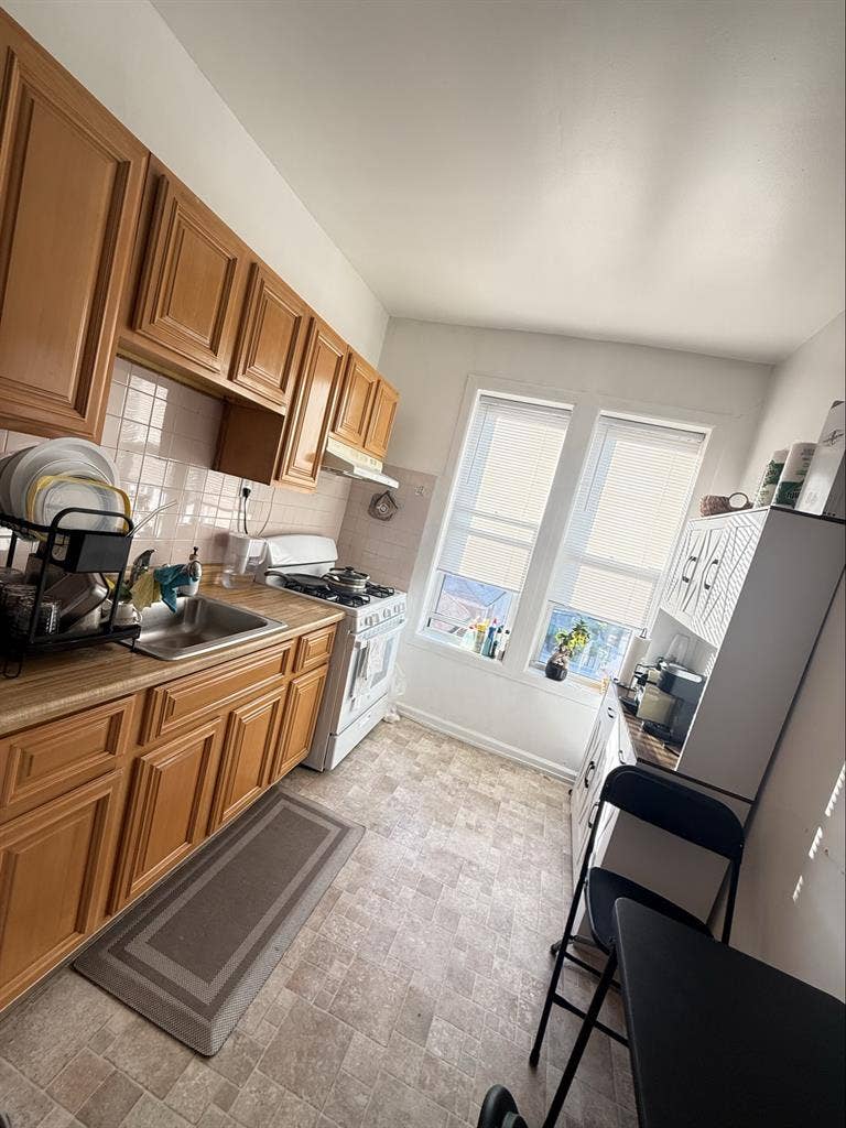 Looking for a female roommate