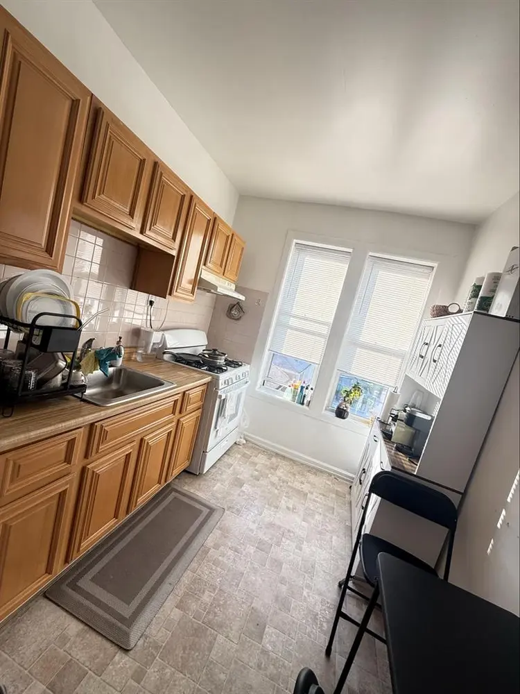Looking for a female roommate