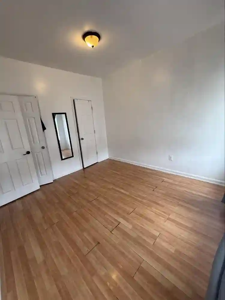 Looking for a female roommate