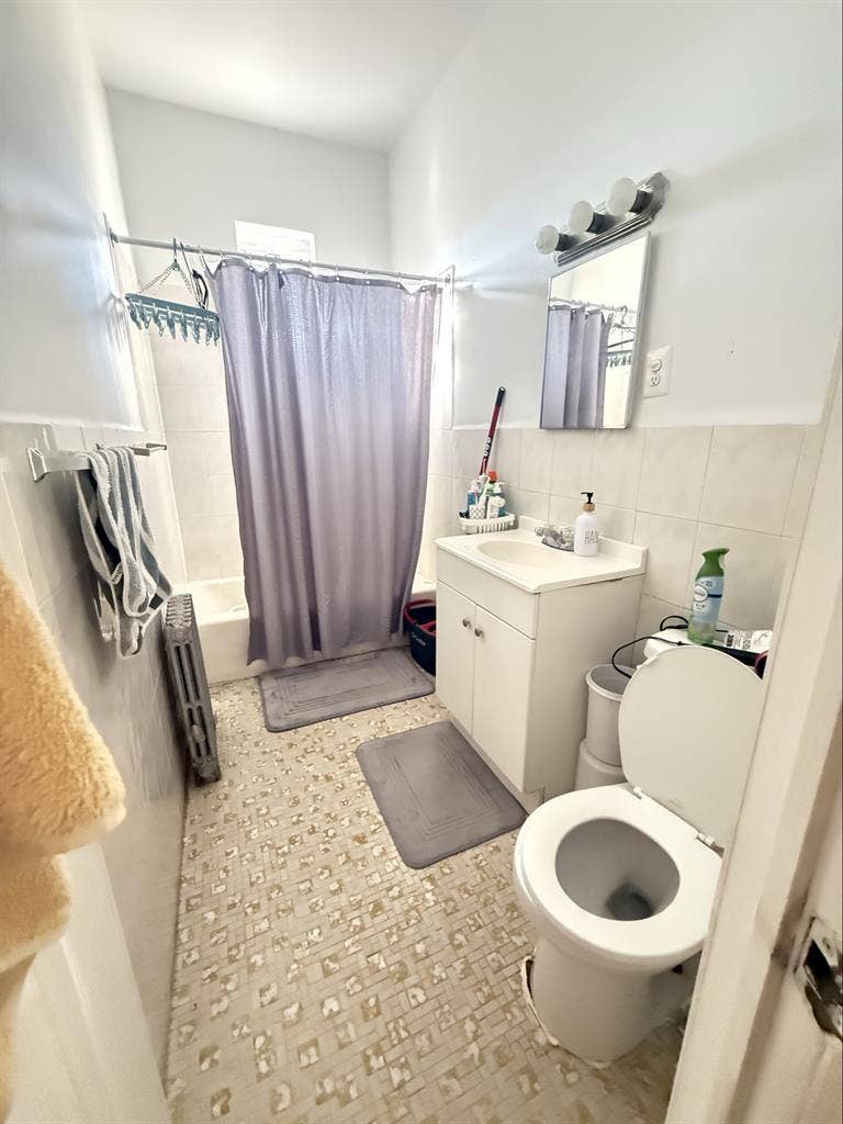 Looking for a female roommate