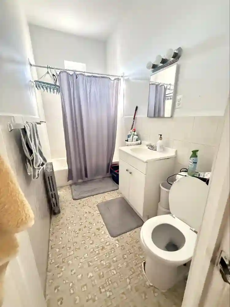 Looking for a female roommate